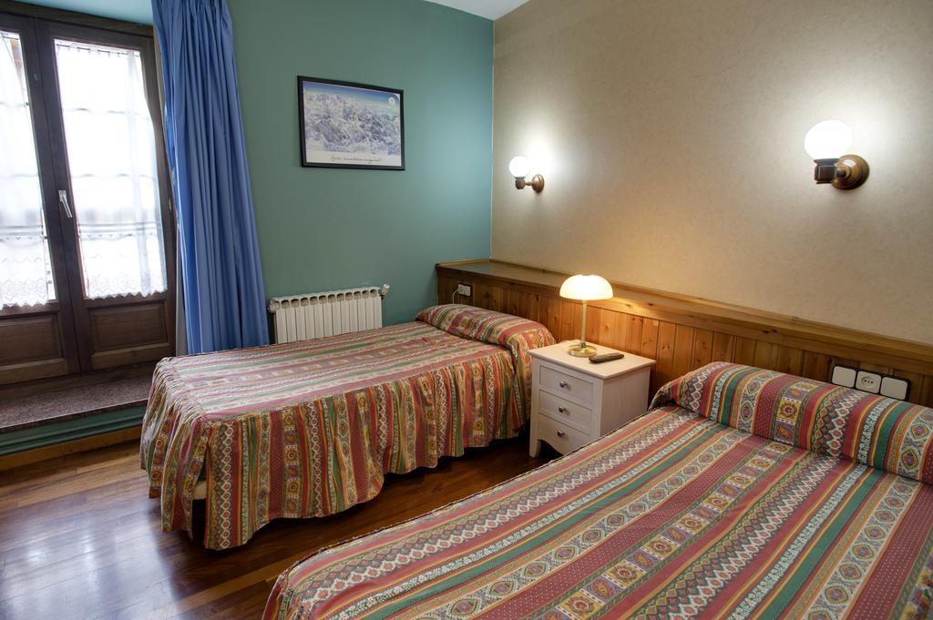 Hotel Avenida Benasque Phòng bức ảnh