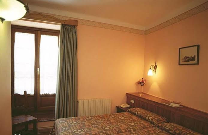 Hotel Avenida Benasque Ngoại thất bức ảnh
